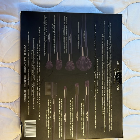 Christian Siriano New York makeup brush and sponge set - Picture 3 of 5